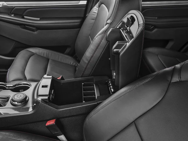 Used 2016 Magnetic Ford Sport image 12