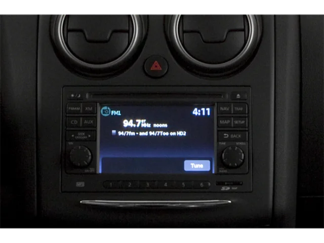 Used 2015 Red Nissan S image 7