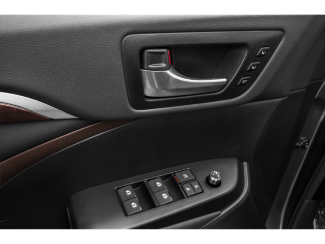 Used 2015 Silver Sky Metallic Toyota XLE image 15