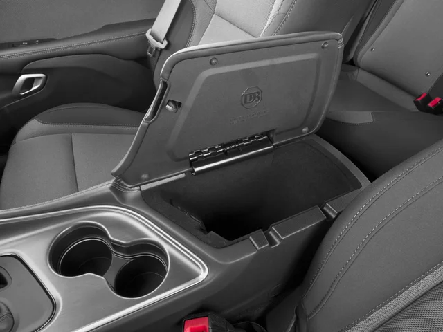 Used 2017  Dodge SXT image 18