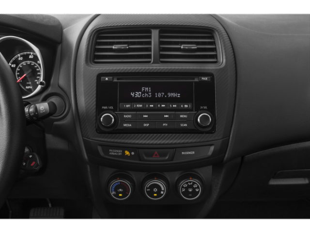 Used 2015  Mitsubishi SE image 9