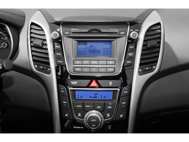 Used 2015 Shimmering Silver Hyundai Base image 13