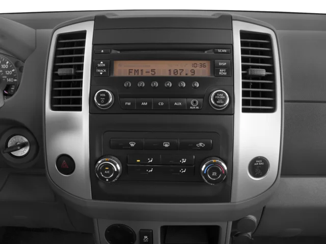 Used 2016 Silver Nissan S image 9