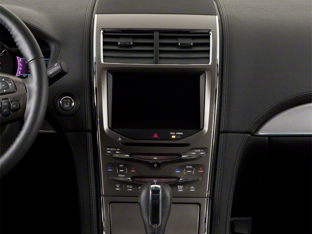 Used 2013 White Lincoln Base image 10