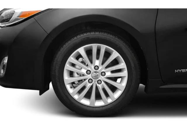 Used 2015 Celestial Silver Metallic Toyota XLE Touring image 9