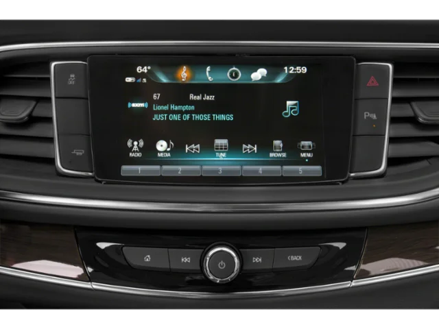 Used 2019 White Buick Essence image 10