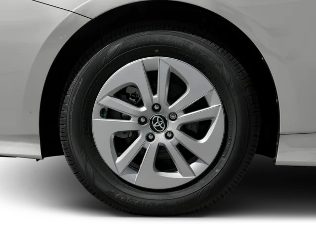 Used 2016 Green Toyota Three image 11