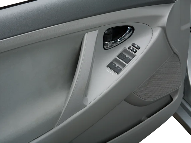 Used 2010  Toyota LE image 9