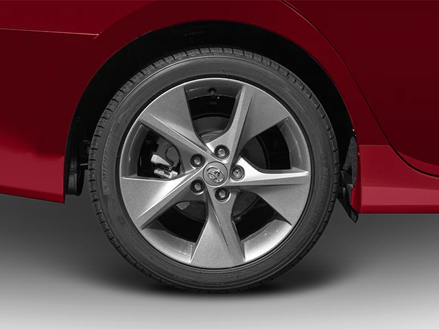 Used 2013 Classic Silver Metallic Toyota SE image 9
