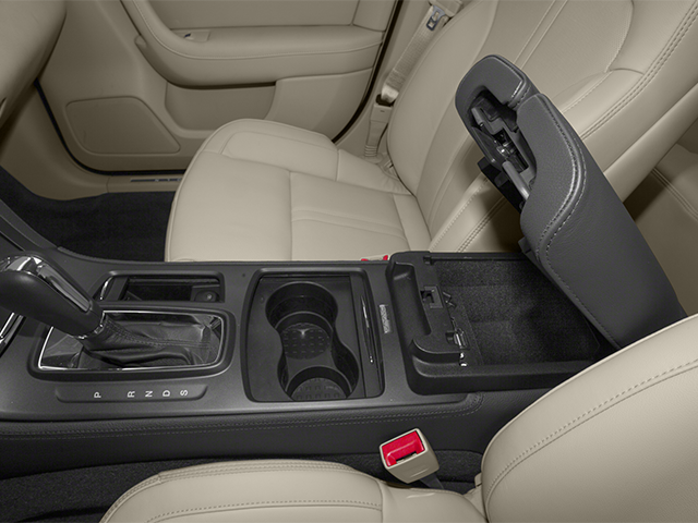Used 2013  Lincoln Base image 17