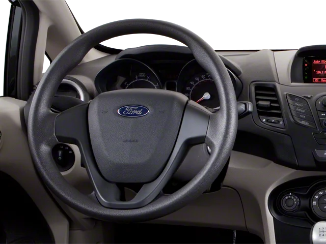 Used 2013 Red Ford SE image 4