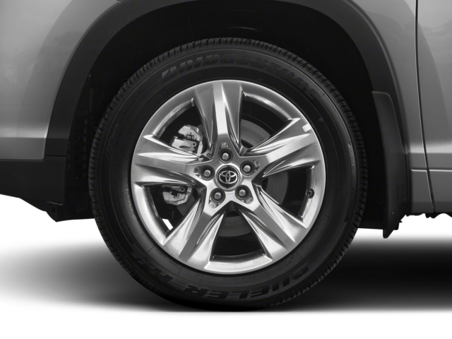 Used 2018 Silver Toyota  image 8