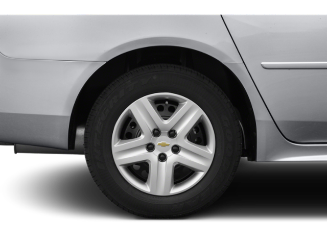 Used 2015 Gray Chevrolet LS image 9