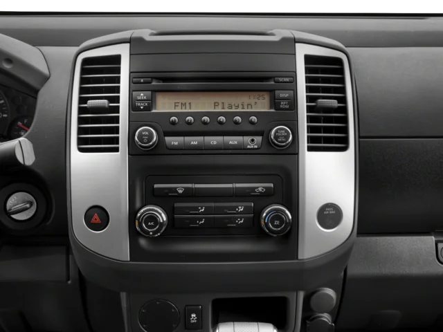 Used 2018 White Nissan S image 7