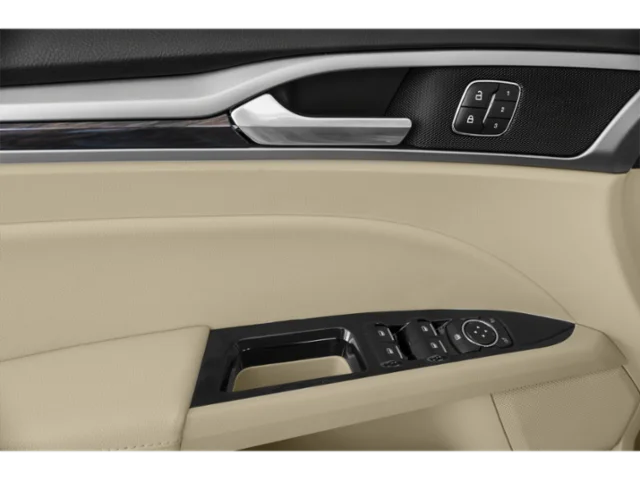 Used 2015 White Ford SE Luxury image 20