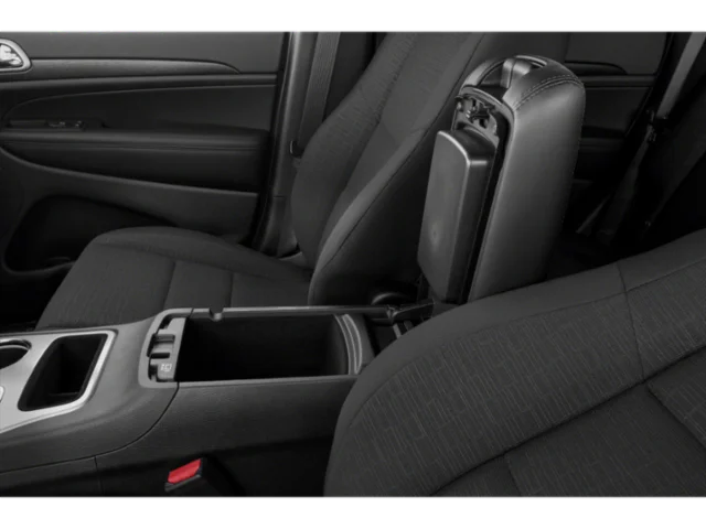 Used 2020 Diamond Black Crystal Pearlcoat Jeep Laredo E image 12