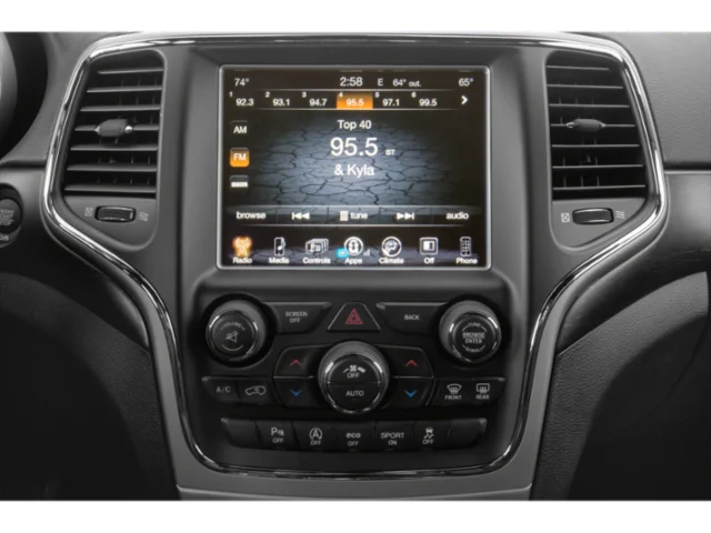 Used 2018 White Jeep Laredo image 7