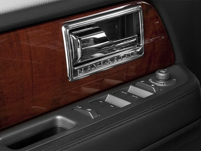 Used 2014 Black Lincoln Base image 15