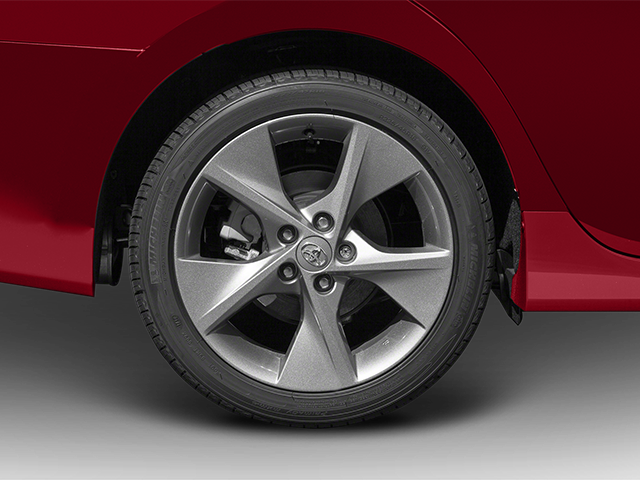 Used 2013 Classic Silver Metallic Toyota SE image 9