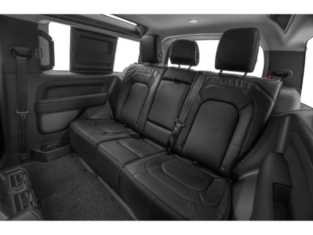 Used 2025 Black Land Rover X-Dynamic SE image 10