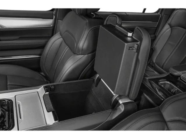 Used 2024 Black Jeep Base image 11