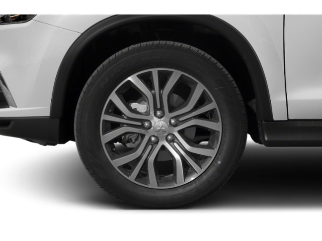 Used 2018 White Mitsubishi SE image 8