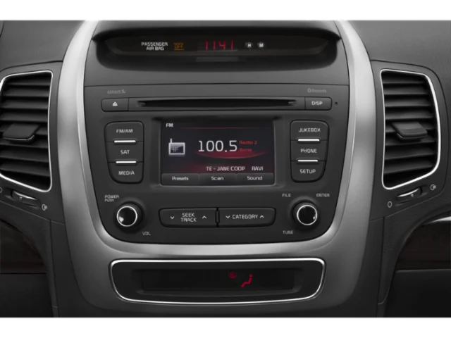 Used 2015 Silver Kia LX image 13