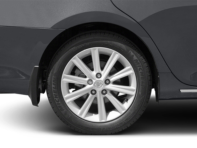 Used 2014 Gray Toyota XLE image 9