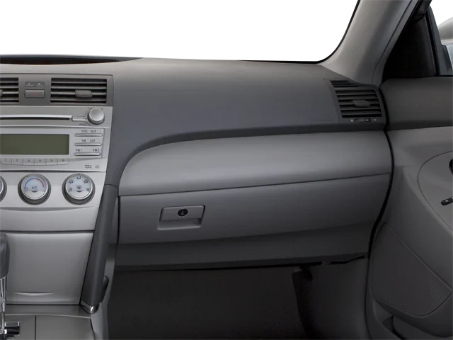 Used 2010  Toyota LE image 17