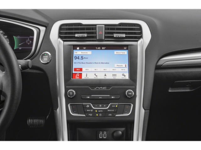 Used 2019 White Platinum Clearcoat Metallic Ford SE image 7
