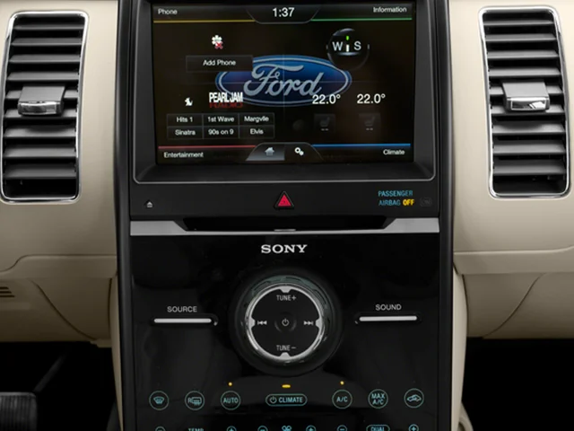 Used 2016 Oxford White Ford SEL image 7
