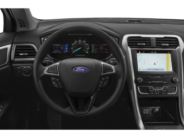 Used 2019 White Platinum Clearcoat Metallic Ford SE image 4
