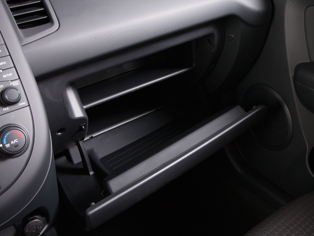 Used 2013 Molten Kia + image 17