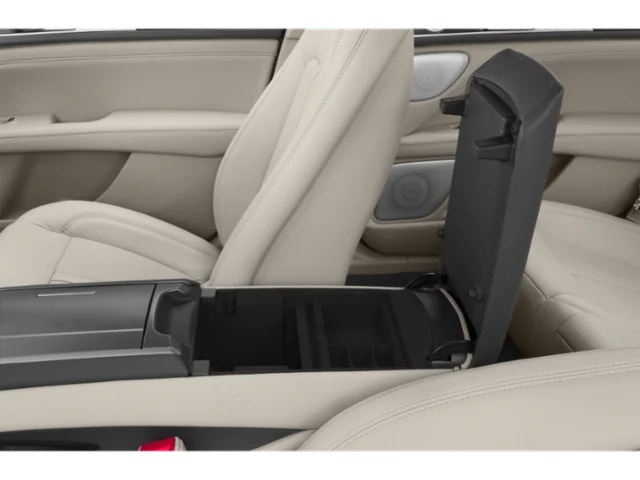 Used 2018 White Lincoln Reserve image 18