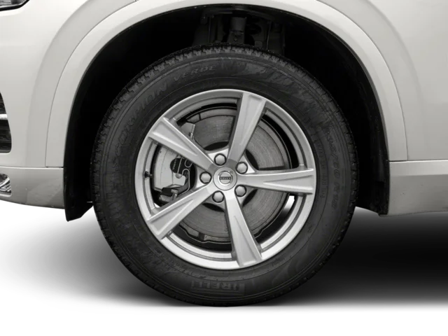 Used 2018 Crystal White Volvo Momentum image 11