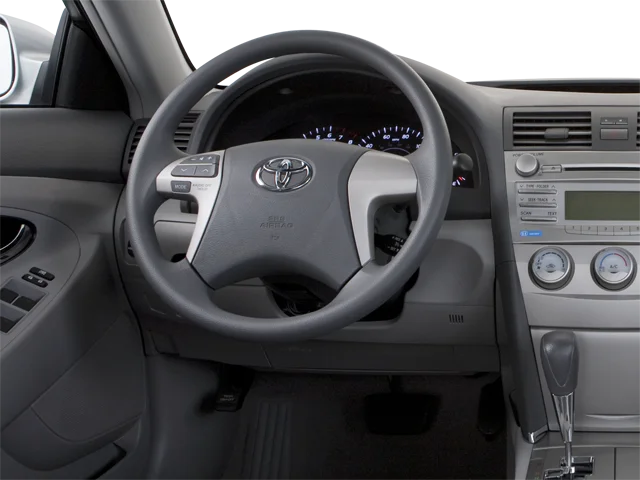 Used 2010  Toyota LE image 6