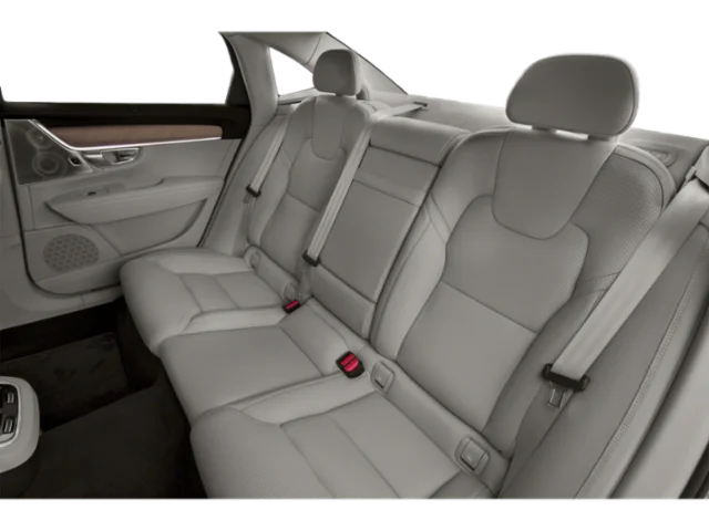 Used 2018 White Volvo T5 Momentum image 10