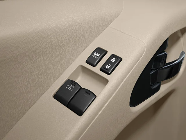 Used 2013 White Nissan S image 16