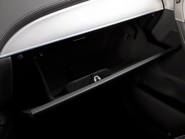Used 2013 White Lincoln Base image 14