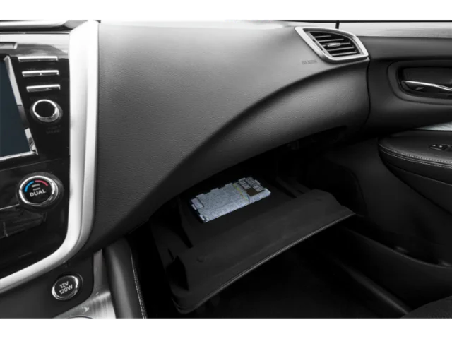 Used 2015 Silver Nissan S image 14