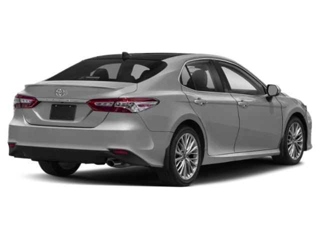 Used 2018 Silver Toyota XLE image 2