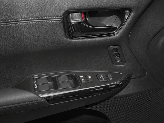 Used 2014 White Toyota XLE image 19