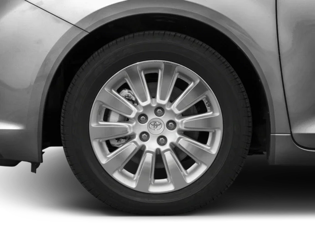 Used 2017 Silver Toyota XLE image 15