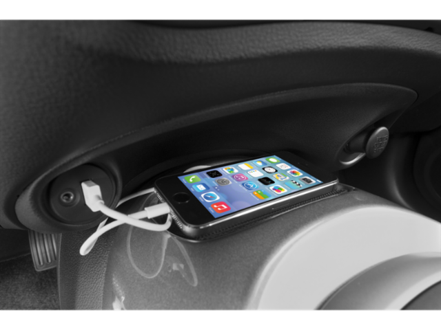 Used 2015 White Nissan S image 13