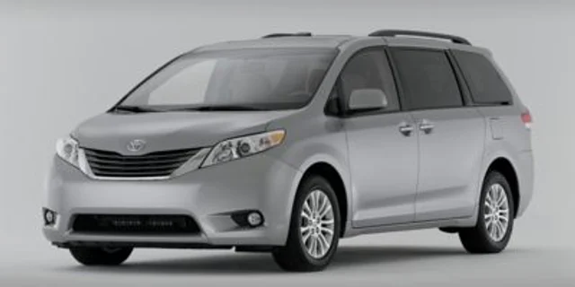 2014 TOYOTA SIENNA LE